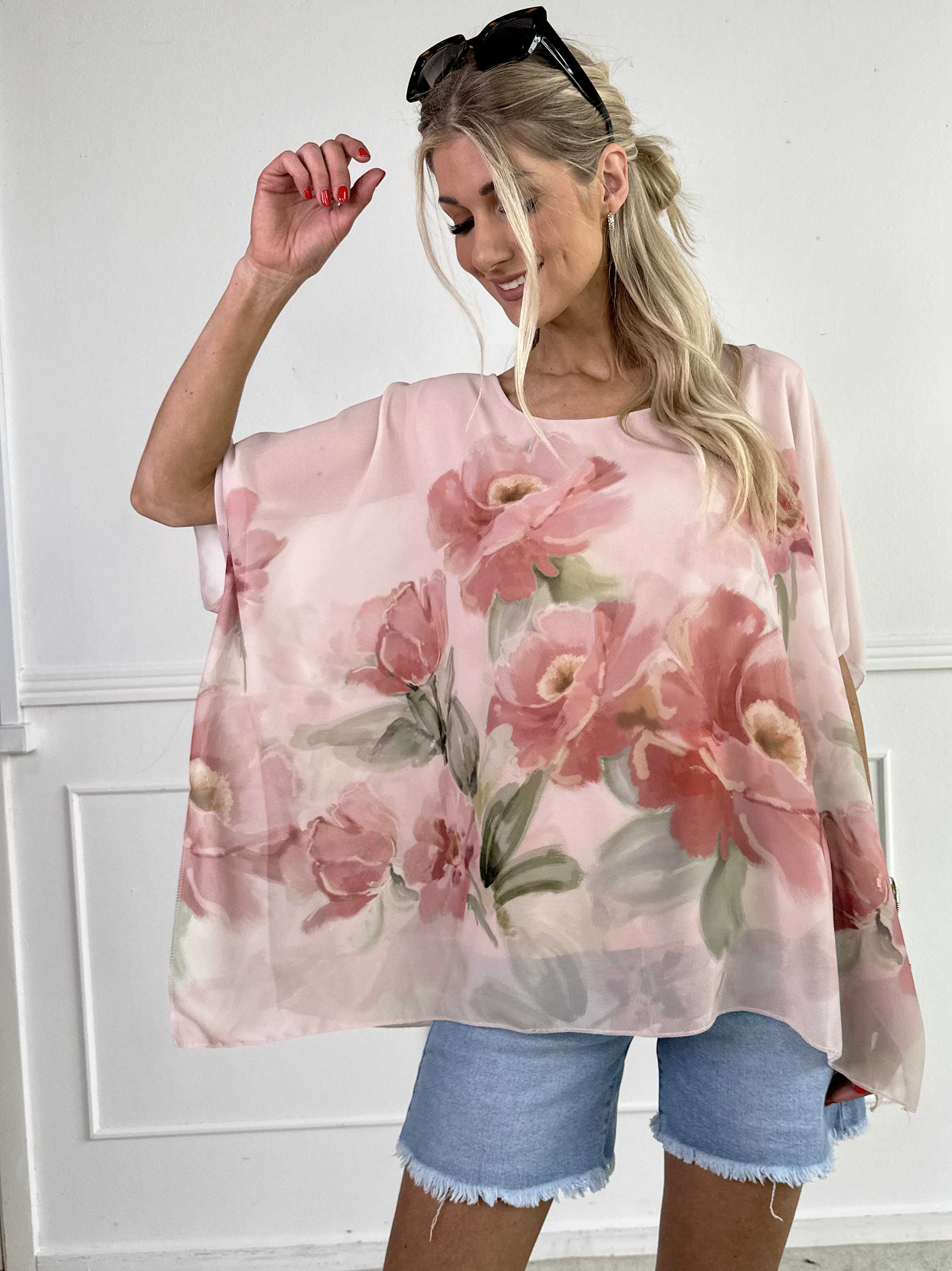 Mirabella Shirt - Söt tunika med löst chiffonglager med blommiga motiv